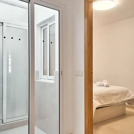 Casa Chica - Large Townhouse In Centro With Private Rooftop Hébergement de vacances Nerja