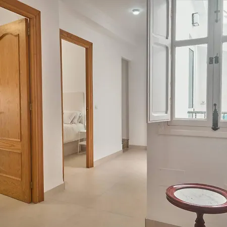 Casa Chica - Large Townhouse In Centro With Private Rooftop Hébergement de vacances Nerja